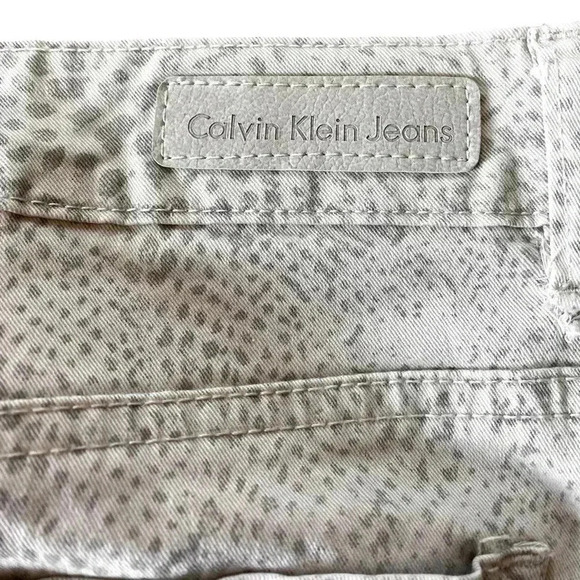 NWOT, Calvin Klein Snake Skin Pattern Slim-Fit Jeans, Size 16, Beige - Picture 9 of 10